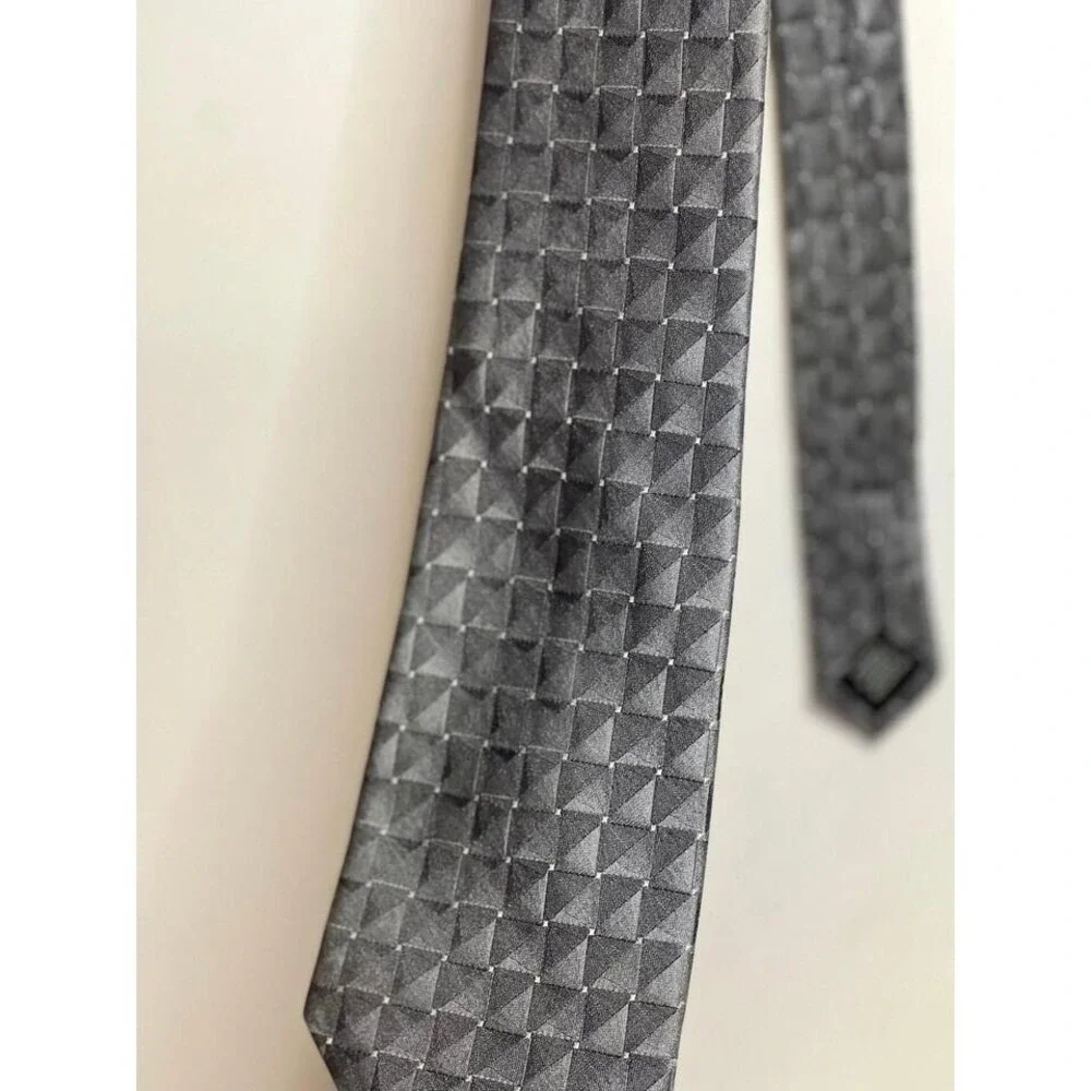 Van Heusen Necktie‎ Gray Geometric Stain Resistant Silk Tie 0343